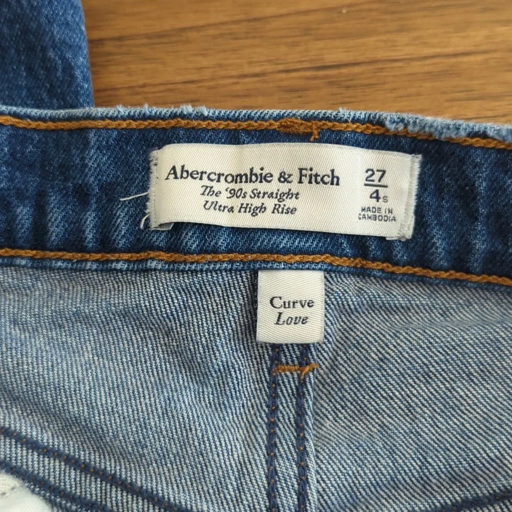 Abercrombie The 90s Straight Ultra High Rise - Picture 4 of 4